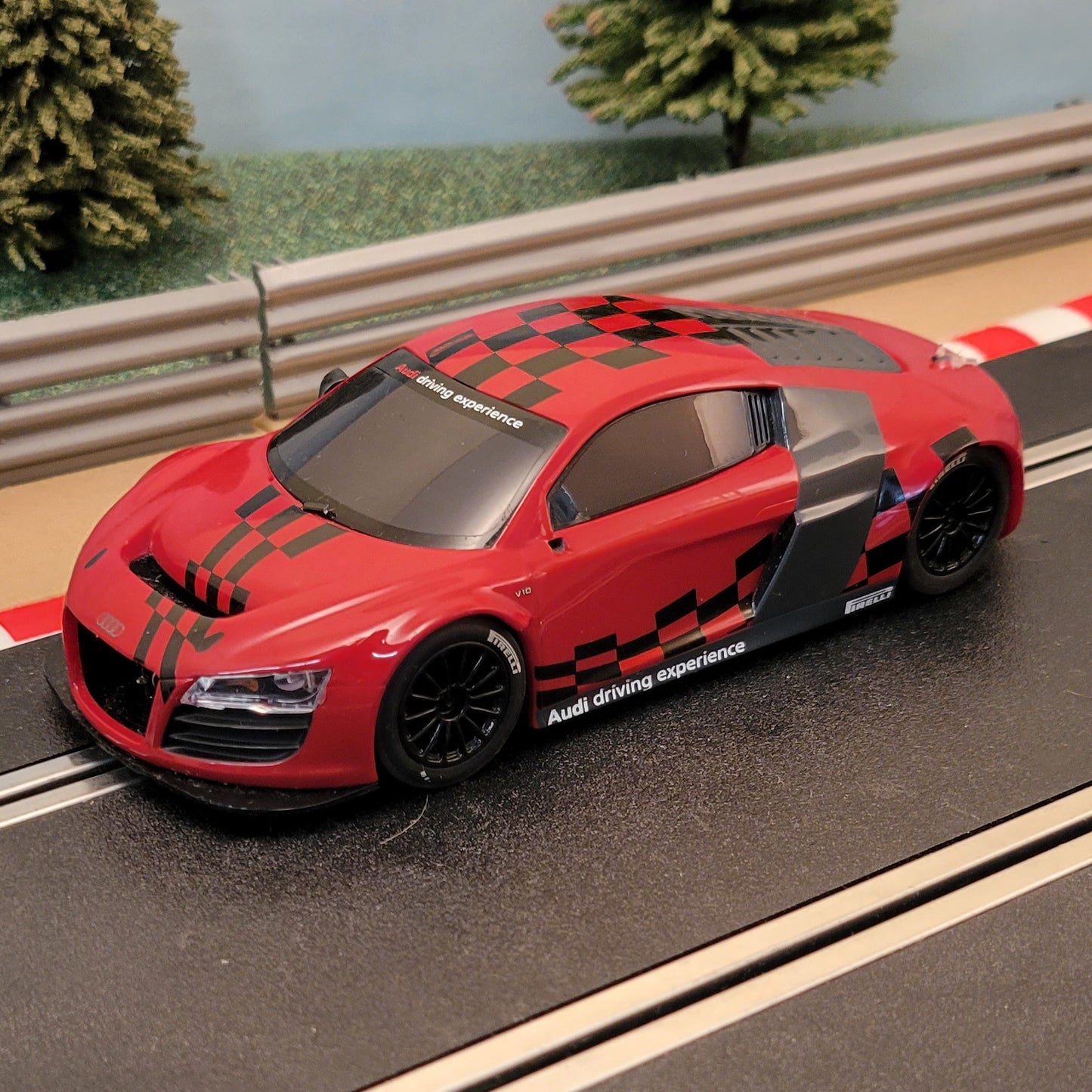Coche Scalextric 1:32 - C3177 Rojo y Negro Audi R8 GT3 #GWS