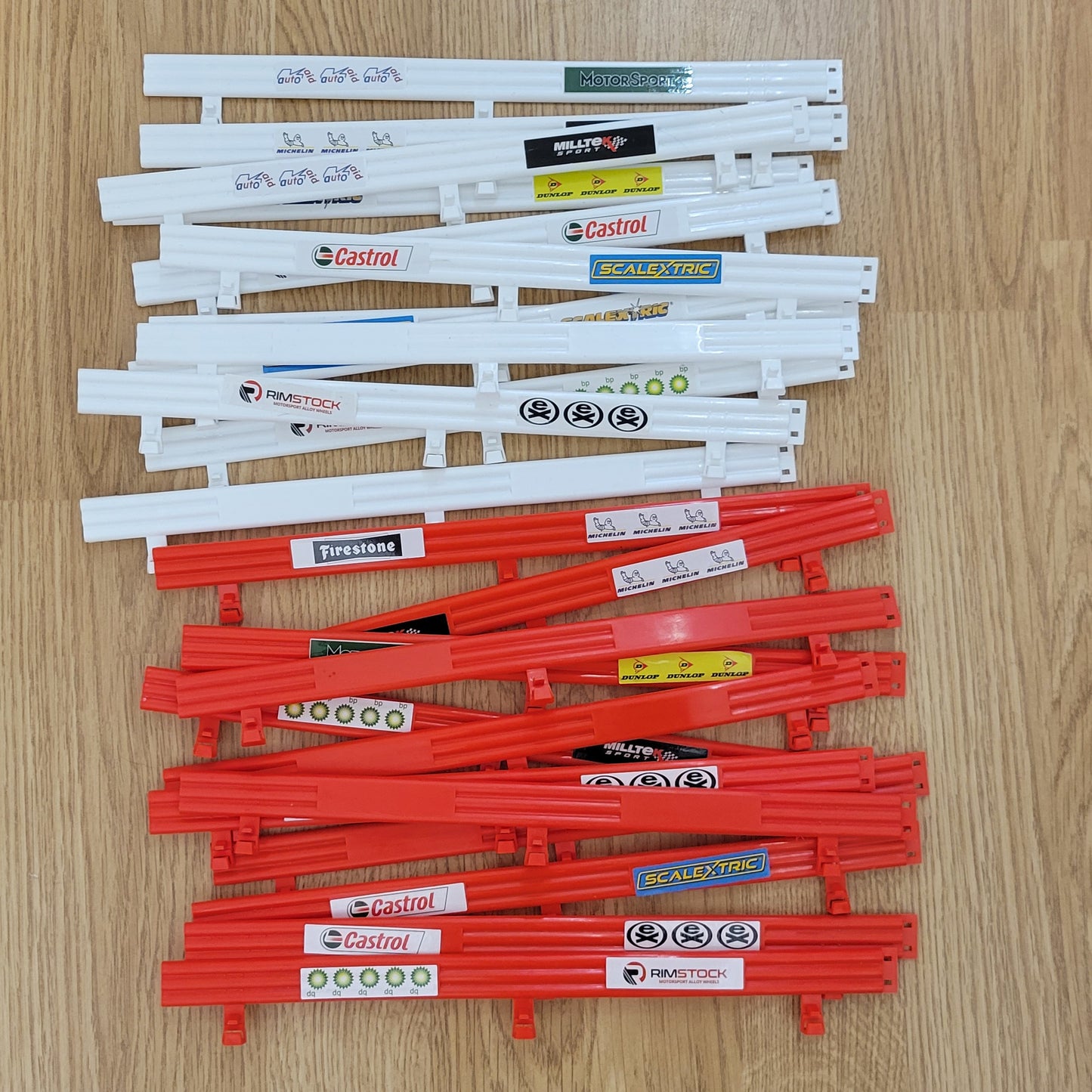 Scalextric 1:32 Track Barriers Armco Fence - 12 Red, 12 White Extra Long