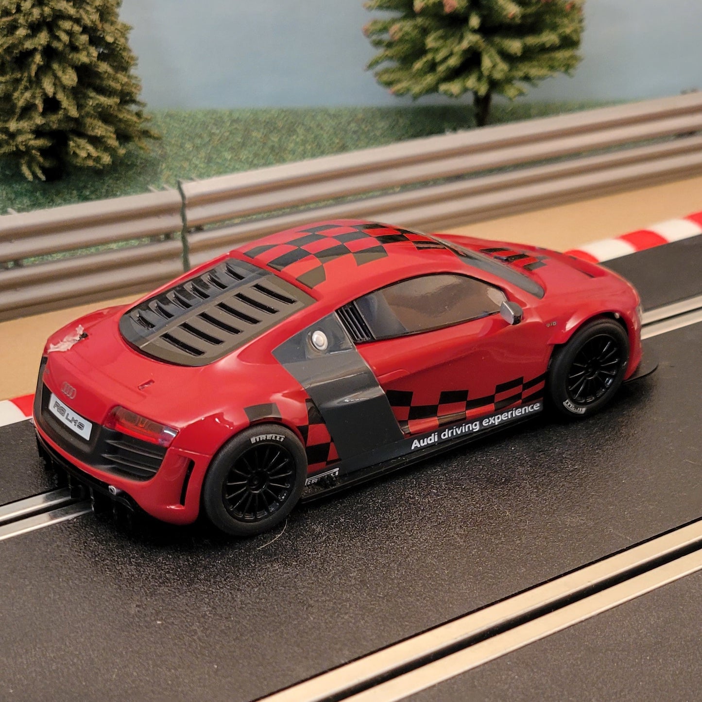 Coche Scalextric 1:32 - C3177 Rojo y Negro Audi R8 GT3 #GWS