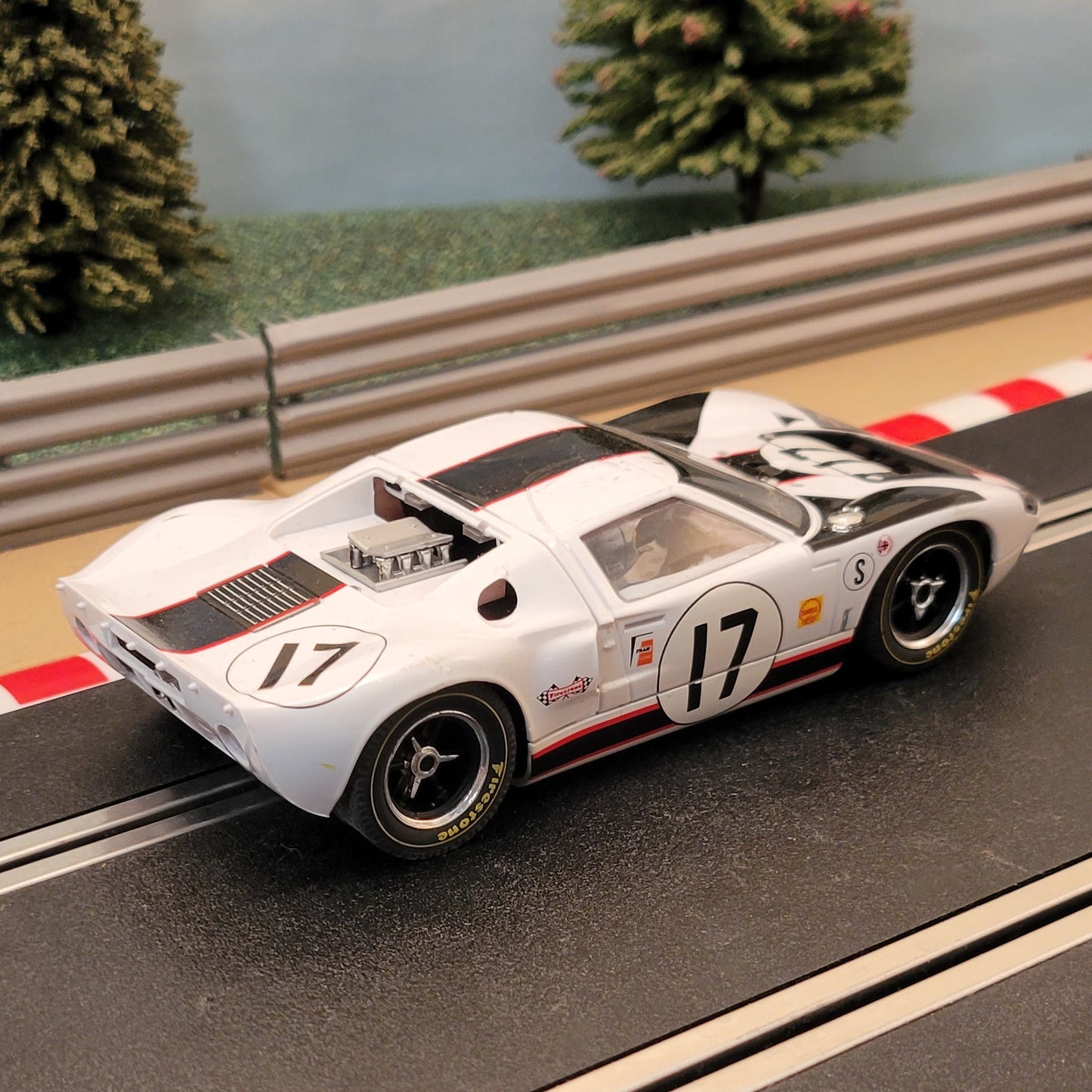 Scalextric 1:32 Car - C3653 Ford GT40 Sebring 1967 Grossman/McNamara #17 LIGHTS