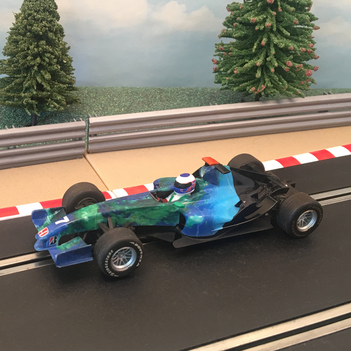 Scalextric 1:32 Car - C2817 F1 Honda Earth Car Jenson Button #7 #S