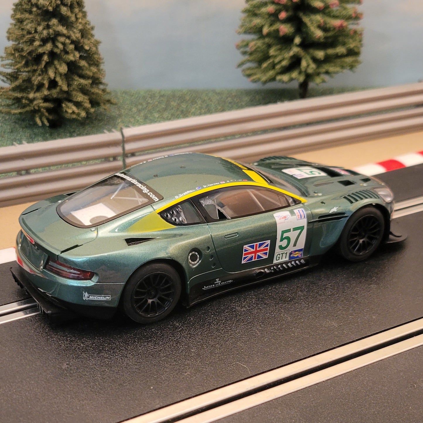 Coche Scalextric 1:32 - C2644 Aston Martin DBR9 #57 *LUCES* #WMS