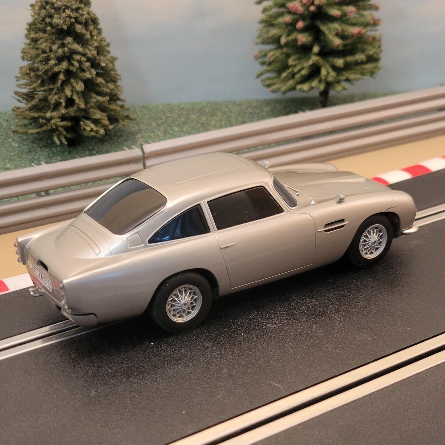 Coche Scalextric 1:32 - James Bond 007 Aston Martin DB5 #J