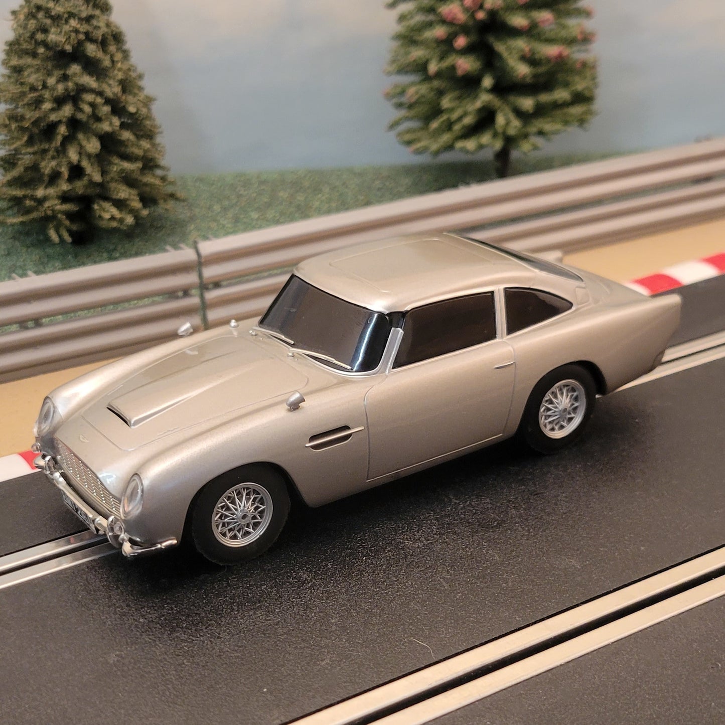 Coche Scalextric 1:32 - James Bond 007 Aston Martin DB5 #J