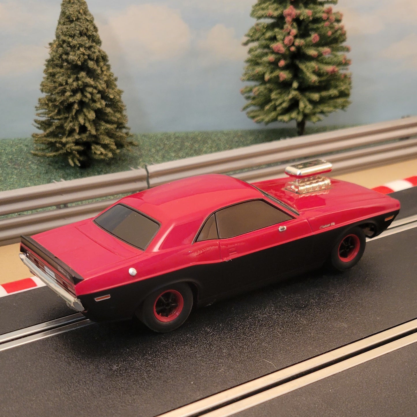 Scalextric 1:32 Car - Red & Black Dodge Challenger *LIGHTS* #Z