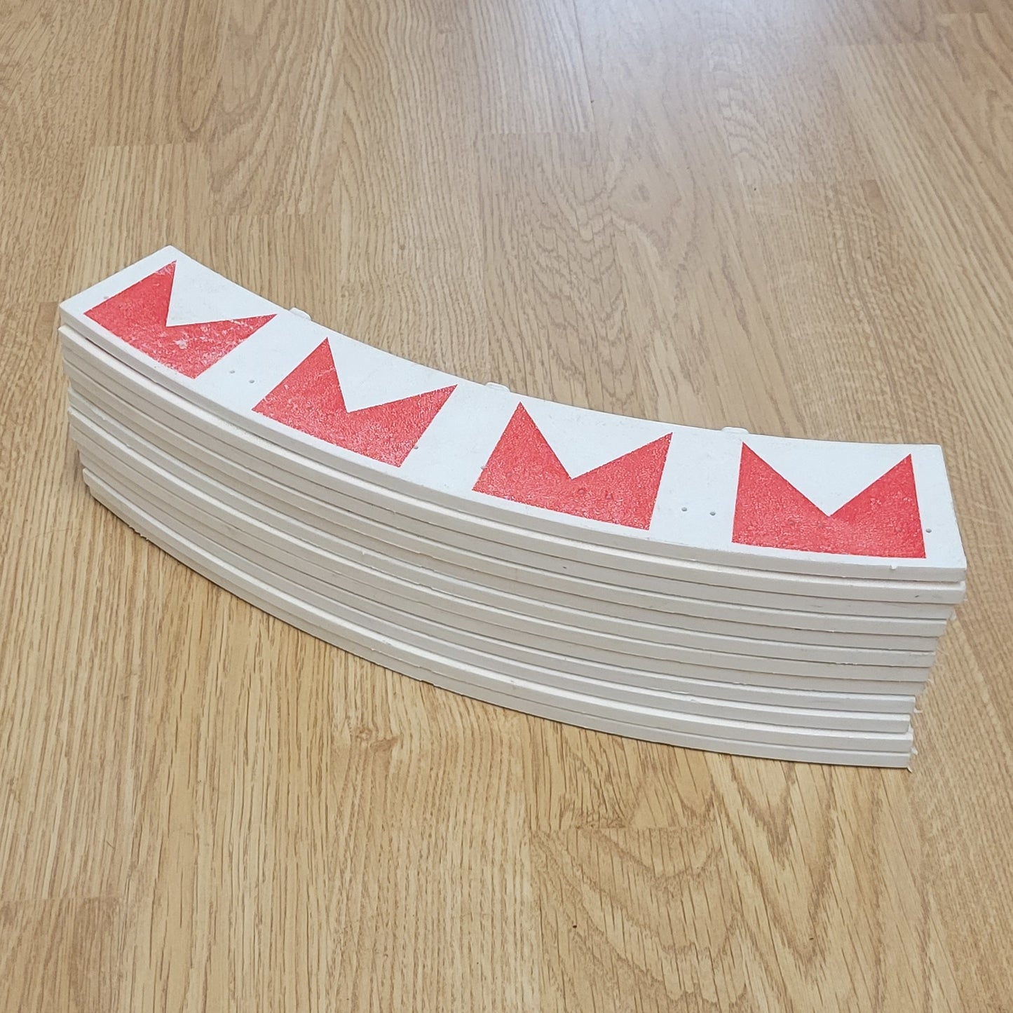 Scalextric Classic 1:32 Red & White Borders - T41 Curves x 12