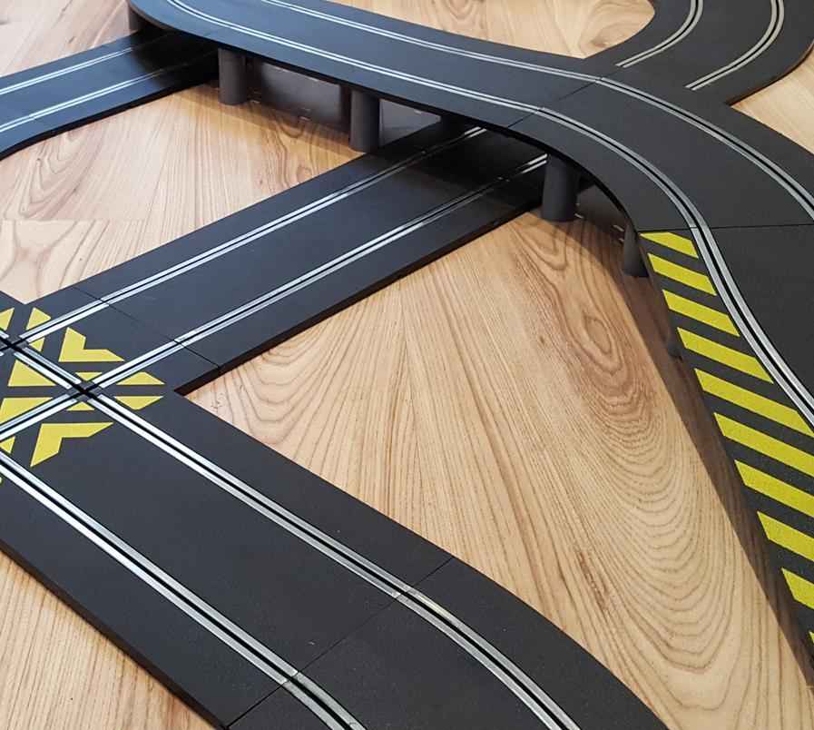 Scalextric Layout AS10 - Track Set With Porsche Cars #RB