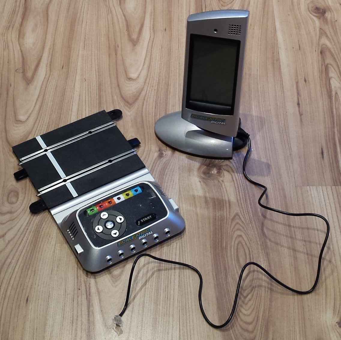 Scalextric 1:32 Digital Computer & Powerbase C7042 6 Car Powerbase