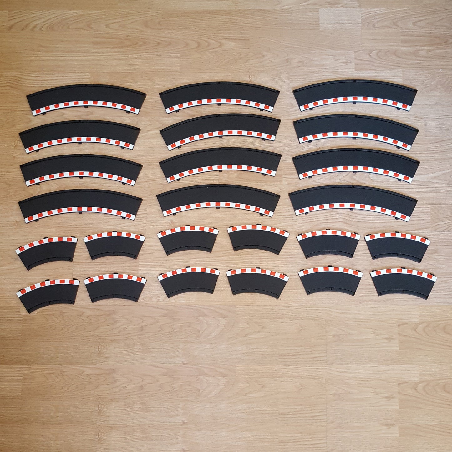 Scalextric 1:32 Sport Rad2 Black Borders - 12 Outer & 12 Inner