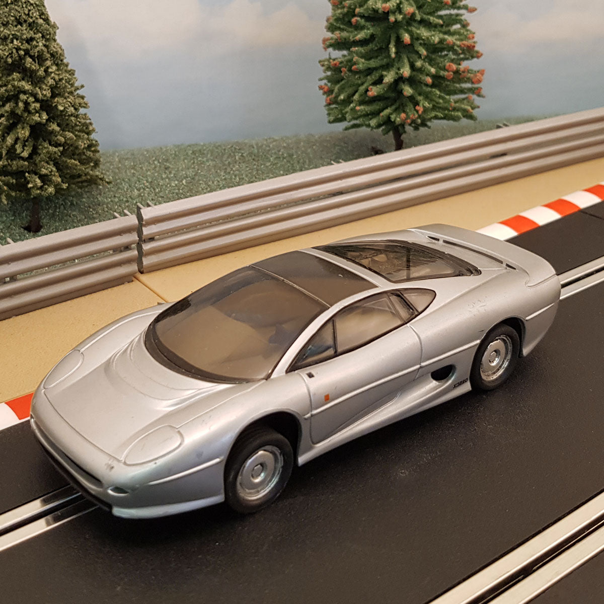 Scalextric C257 Jaguar XJ220 Silver *LIGHTS* #M