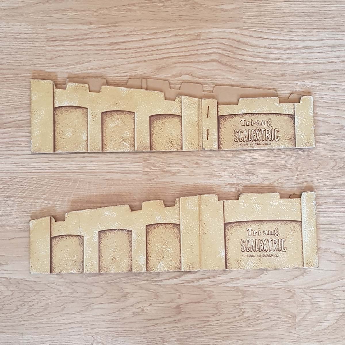 Tri-ang Scalextric Classic 1:32 Vintage Cardboard Bridge Supports For Track
