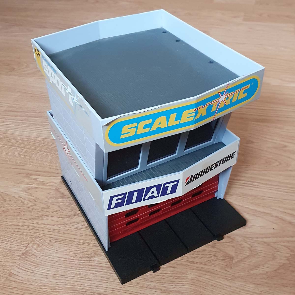Scalextric C8321 Pit Garage – 1/32 Scale Slot Car Track Accessory, Control Tower