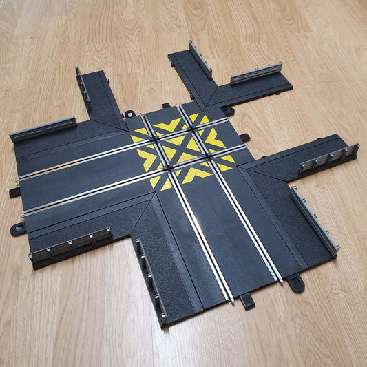 Scalextric Sport 1:32 Track - C8210 90° Crossover + Borders & Barriers