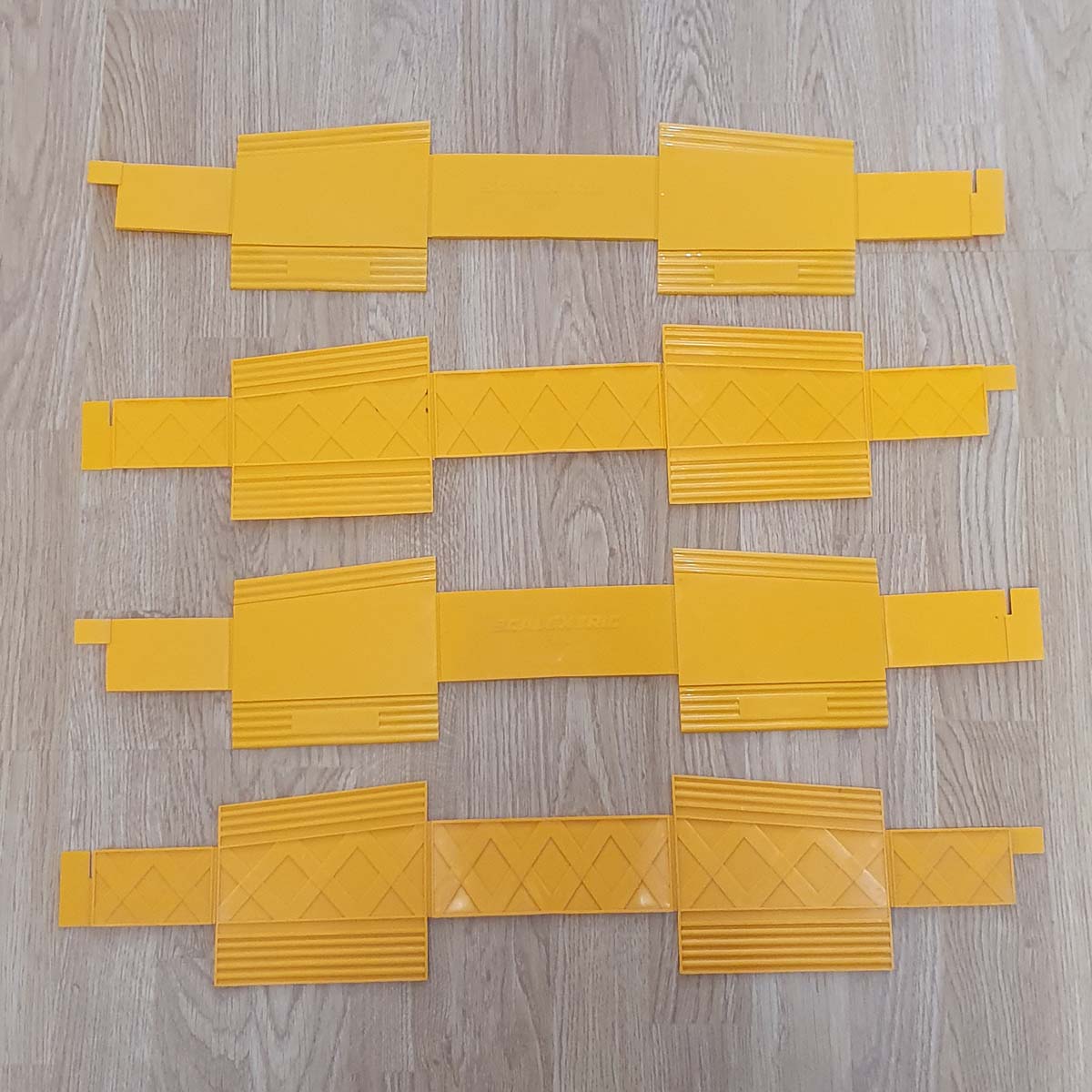 Scalextric Classic 1:32 - 4 x Yellow Track Supports / Bridge Supports L6436