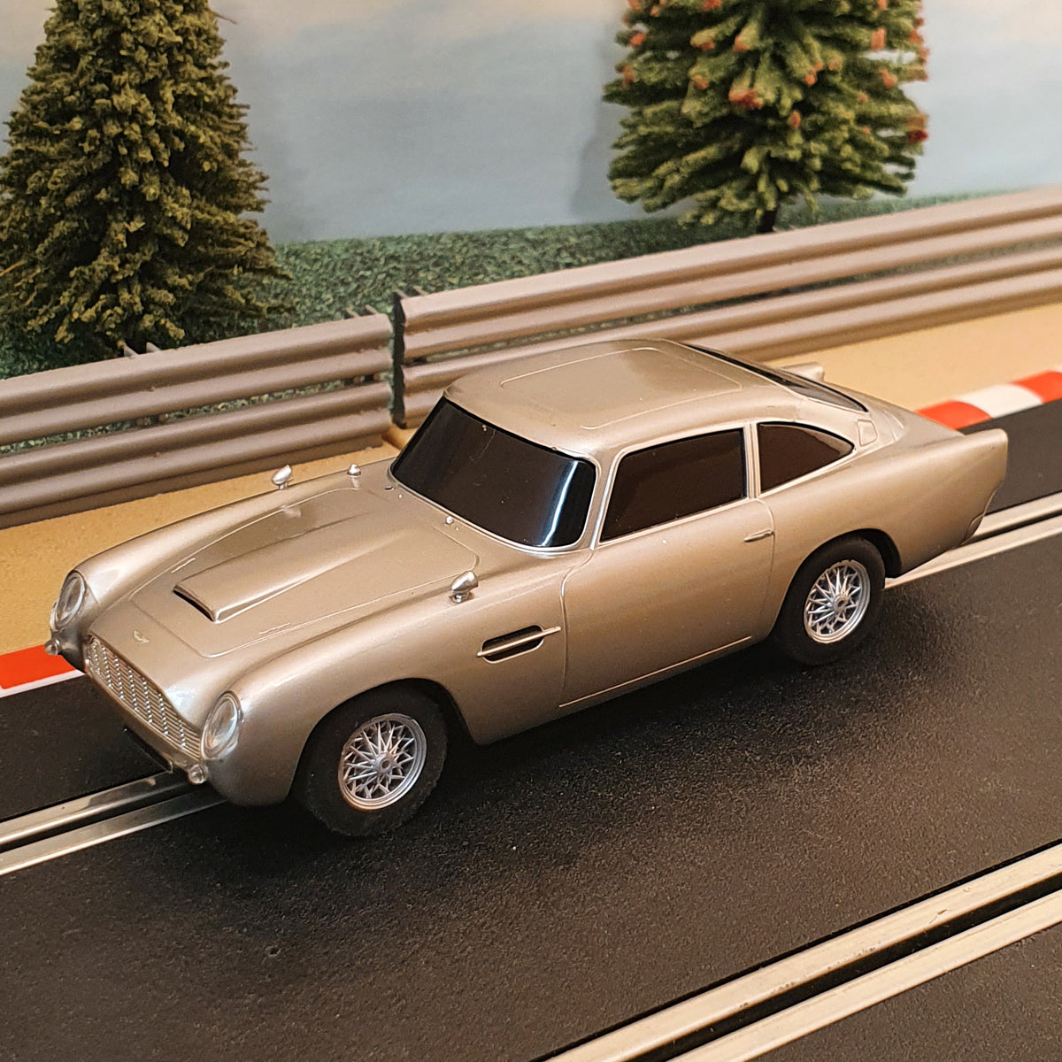 Coche Scalextric 1:32 - James Bond 007 Aston Martin DB5 #Z