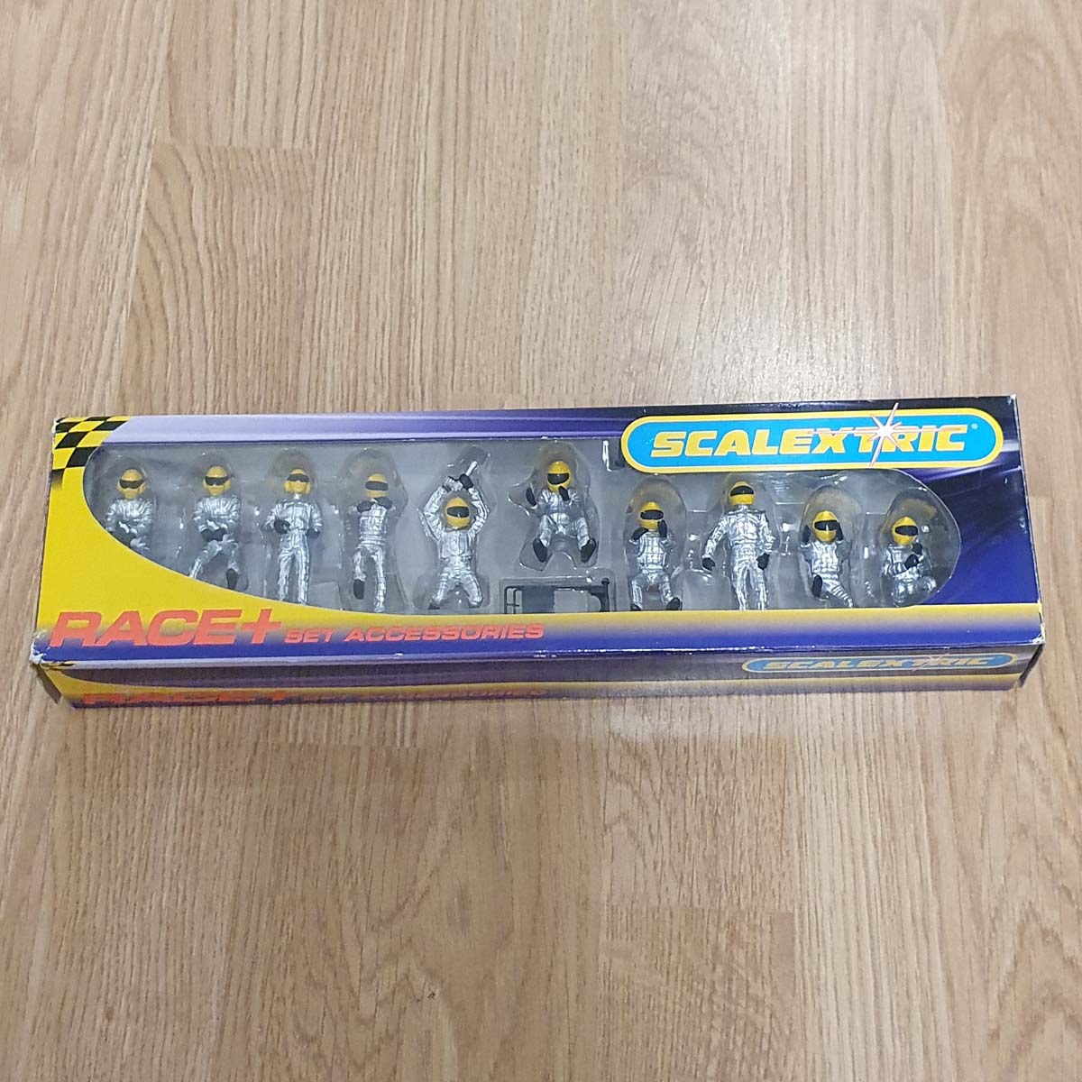 Scalextric C8294 Pit Crew Figures - Silver