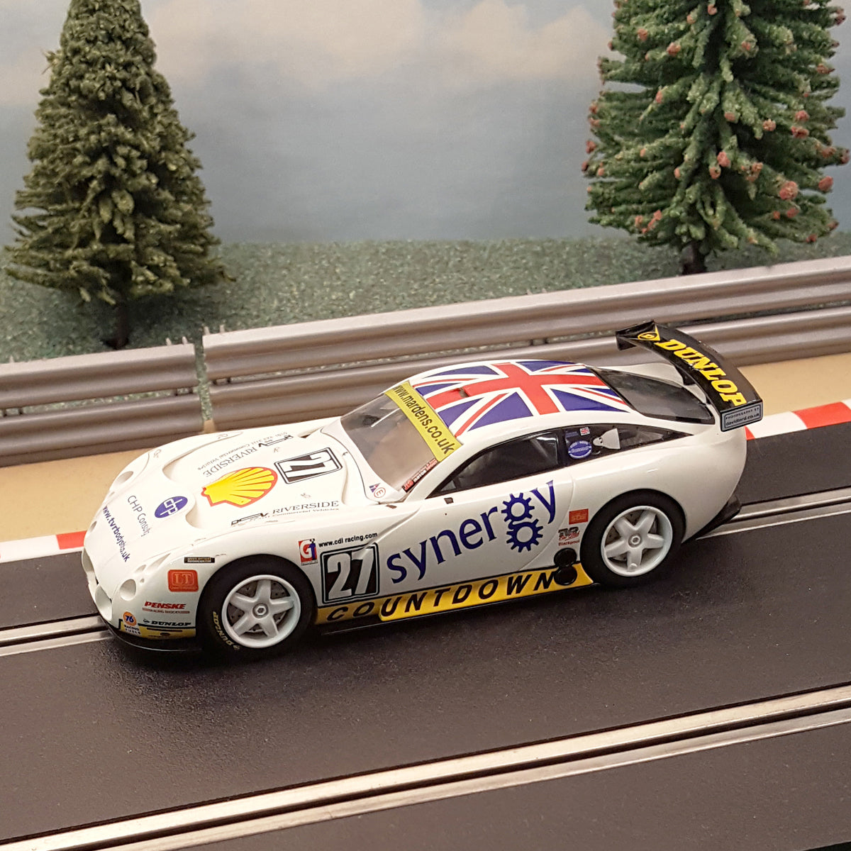 Scalextric 1:32 Car - C2590 White TVR T400R Synergy #27 *LIGHTS* #GWM