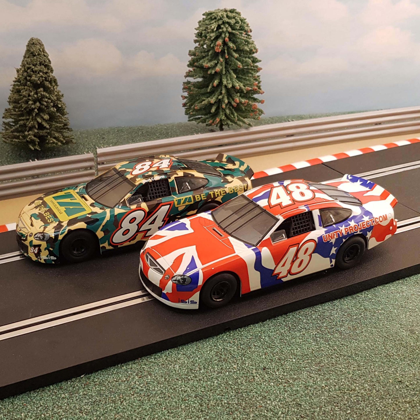 Scalextric 1:32 Pair Cars NASCAR Ford Taurus Unity Project 48 & Camouflage 84