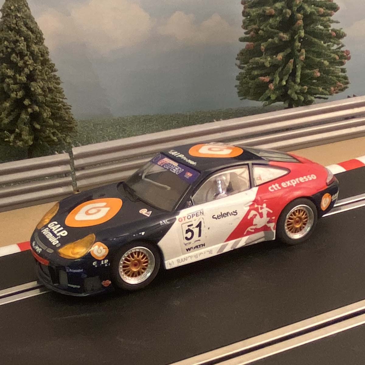 Scalextric 1:32 Digital Car - C2849D Porsche 911 GT3R Galp #51 *LIGHTS* #MS