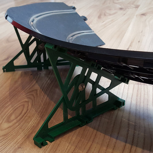 Scalextric 1:32 Classic Track - 4 Banked Curves C187 & 4 Green Supports PT101