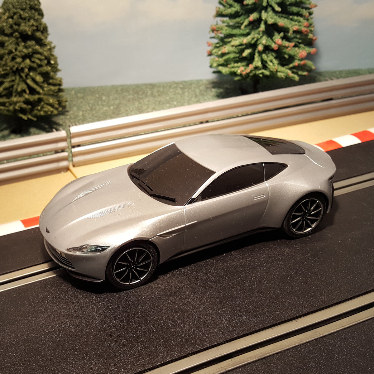 Scalextric 1 32 Car James Bond Spectre Silver Aston Martin
