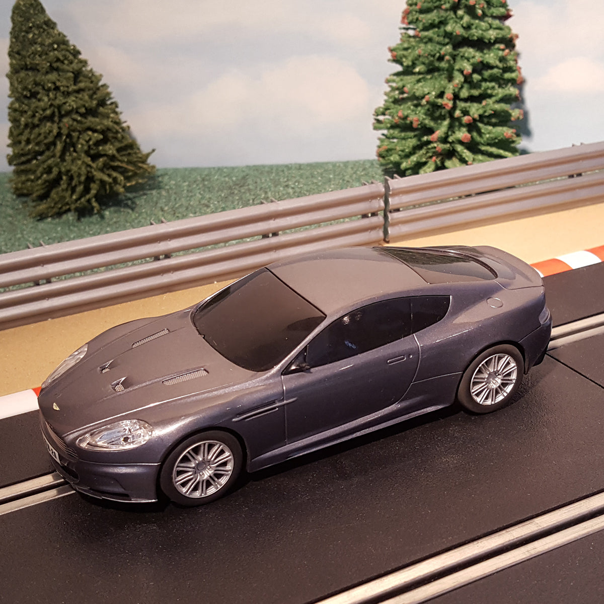 Scalextric 1:32 Car - Light Grey Aston Martin DBS James Bond #MW