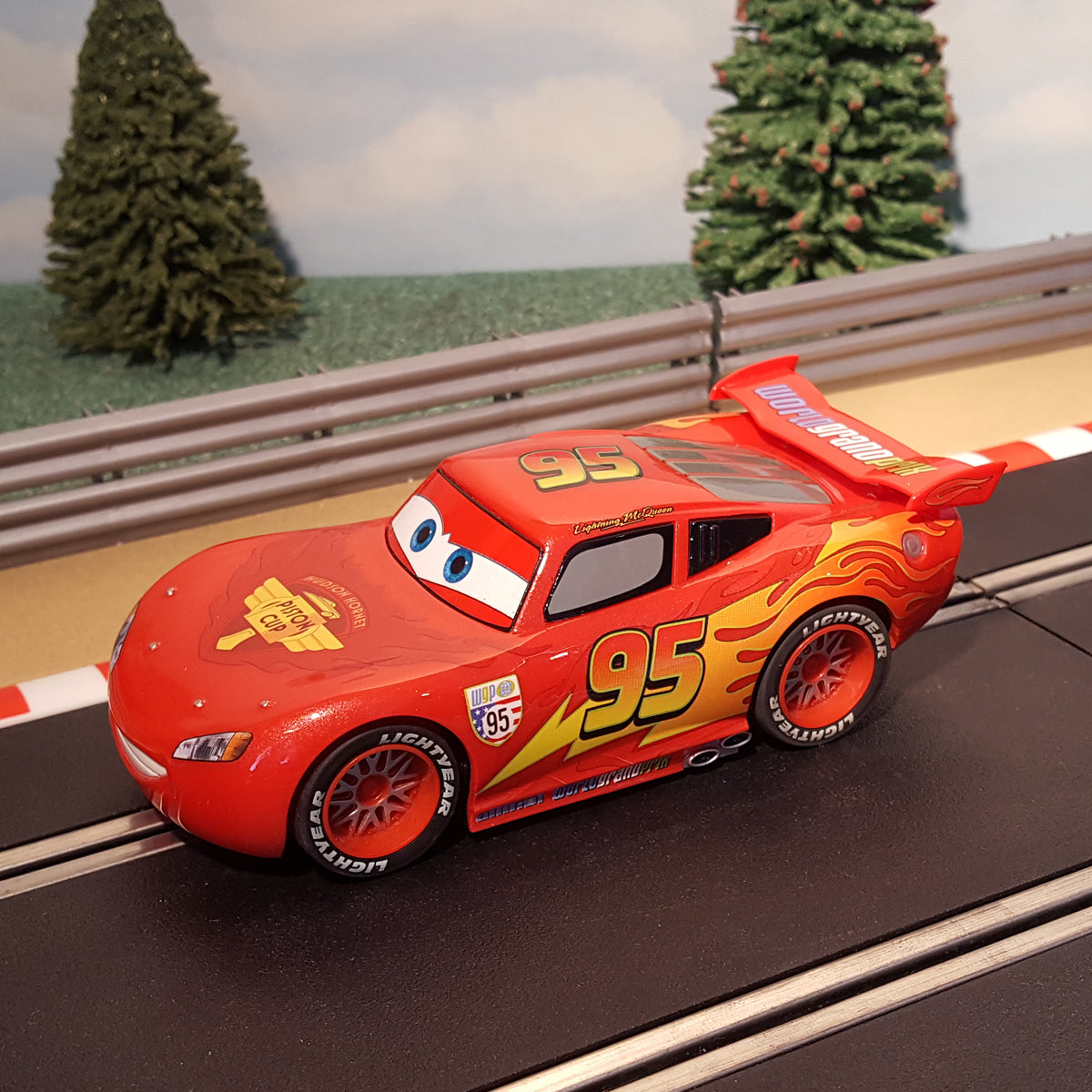 Scalextric 1:32 Car - Disney Pixar Lightning McQueen DIGITAL