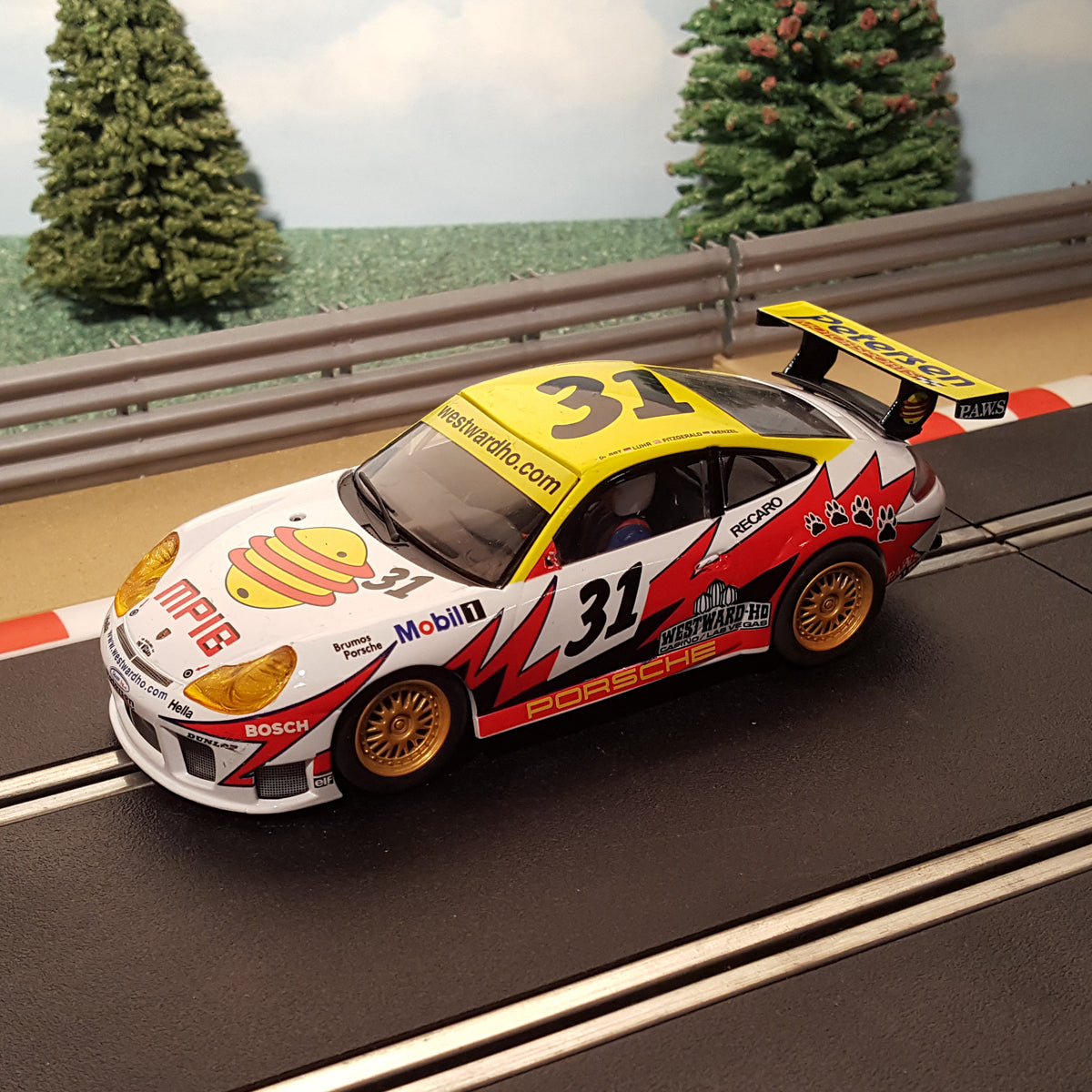 Scalextric 1:32 Car - C2339 Porsche 911 GT3R #31 Petersen *LIGHTS* #M