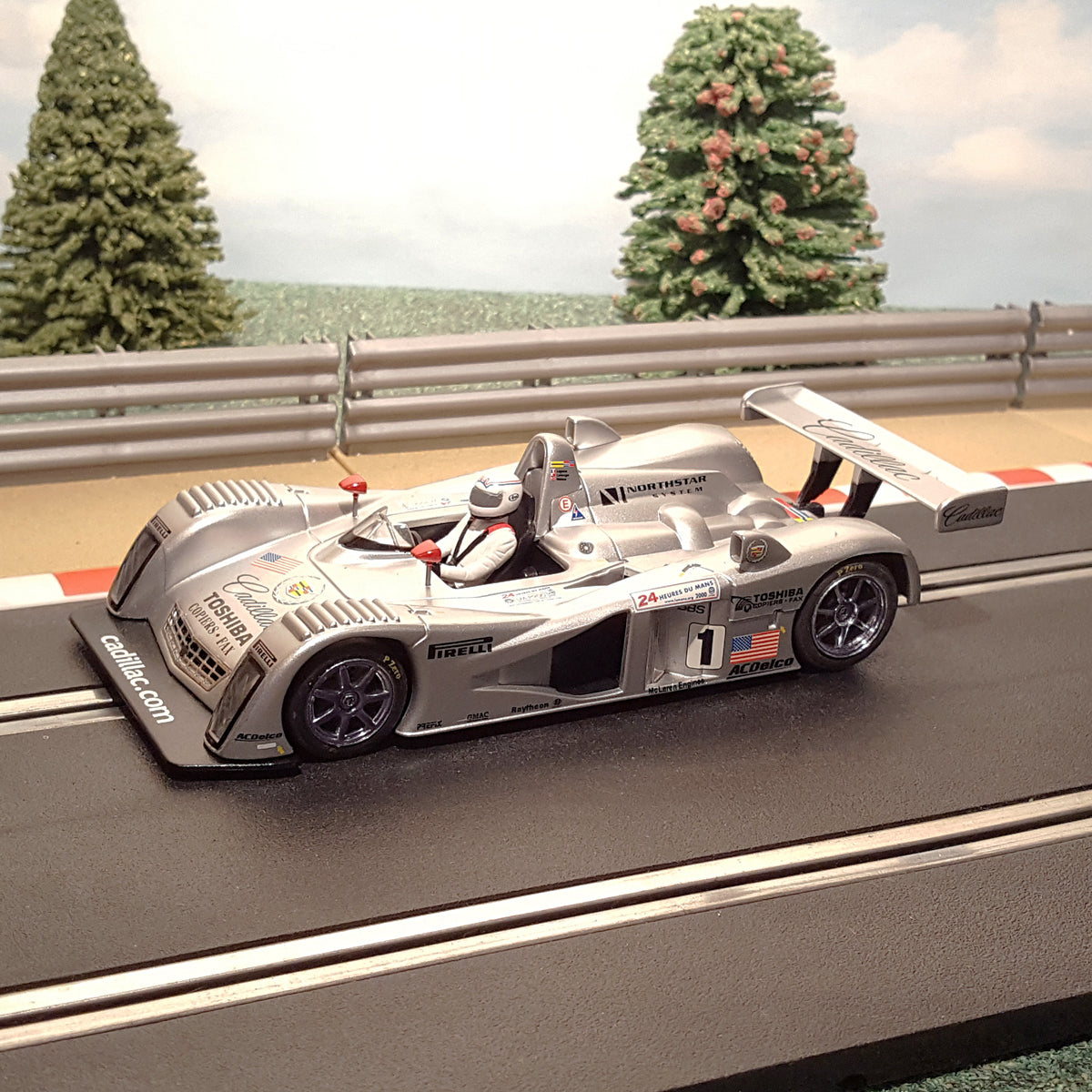 Scalextric C2258 Cadillac Northstar LMP Le Mans Prototype #1 *LIGHTS* #E