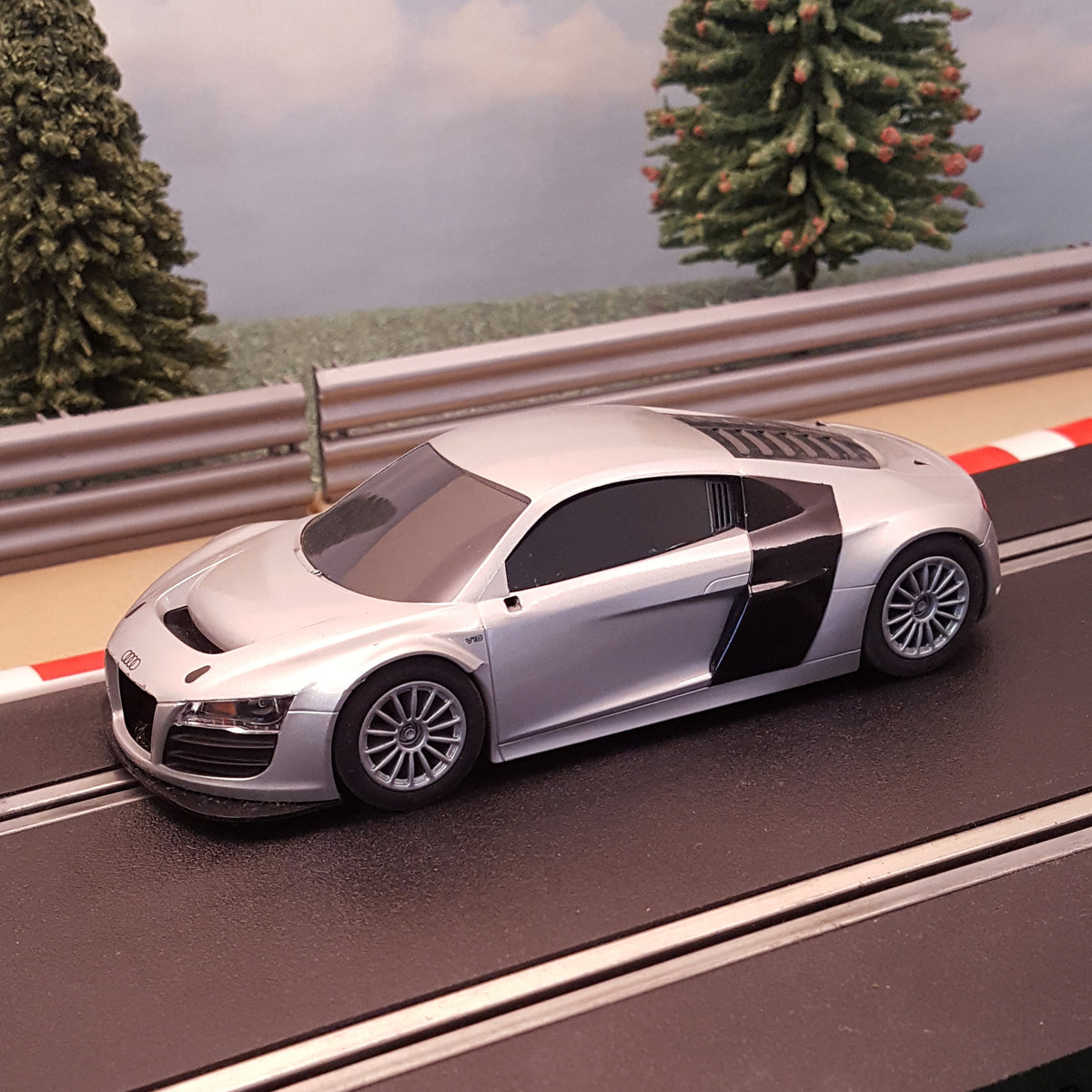 Coche Scalextric 1:32 - C3251 Plata / Gris Audi R8 GT3 #GWMS