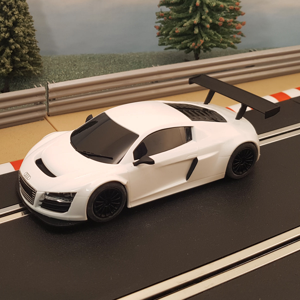 Scalextric Audi R8 GT3 - White