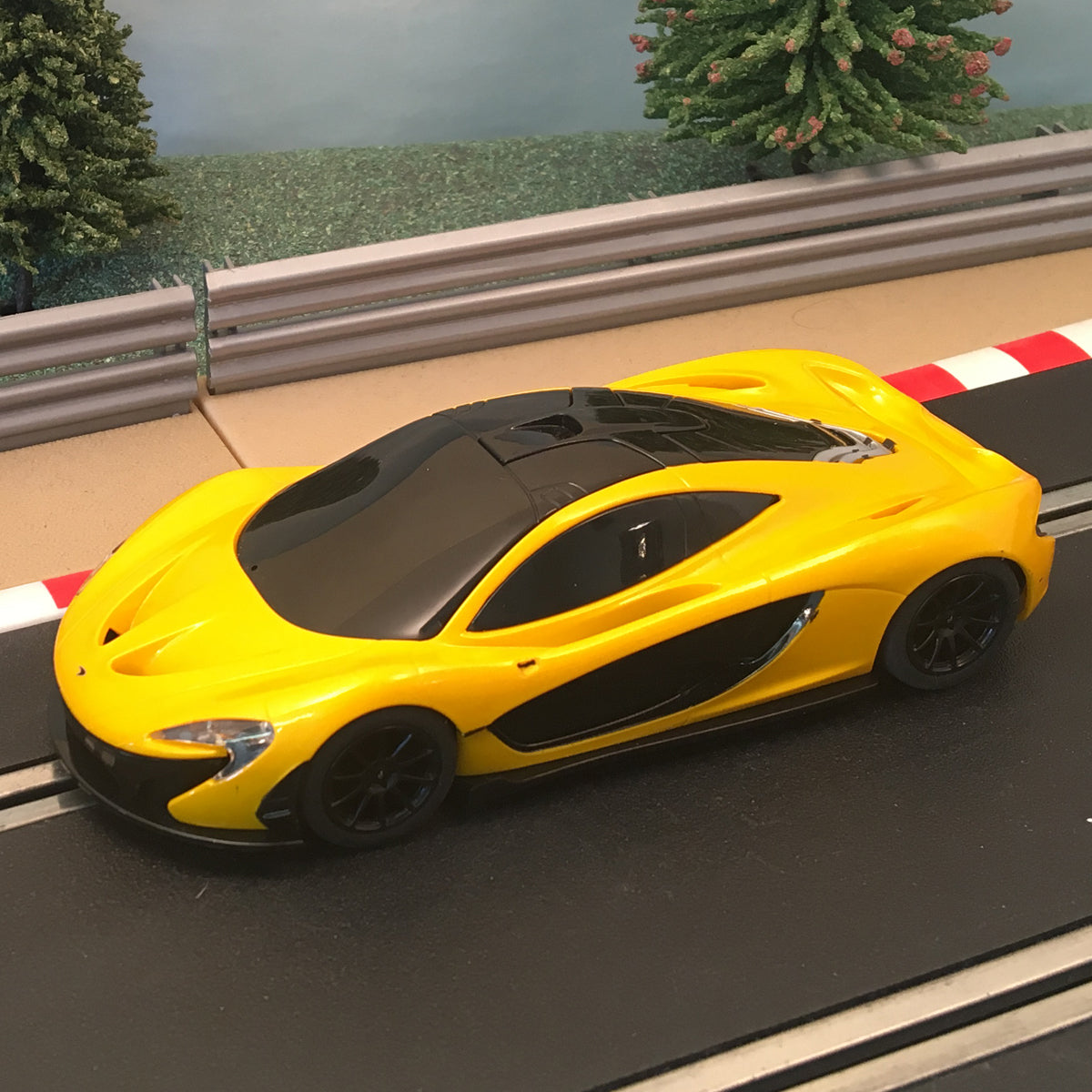 Scalextric 1:32 Car - Yellow Mclaren P1 *LIGHTS* #MW