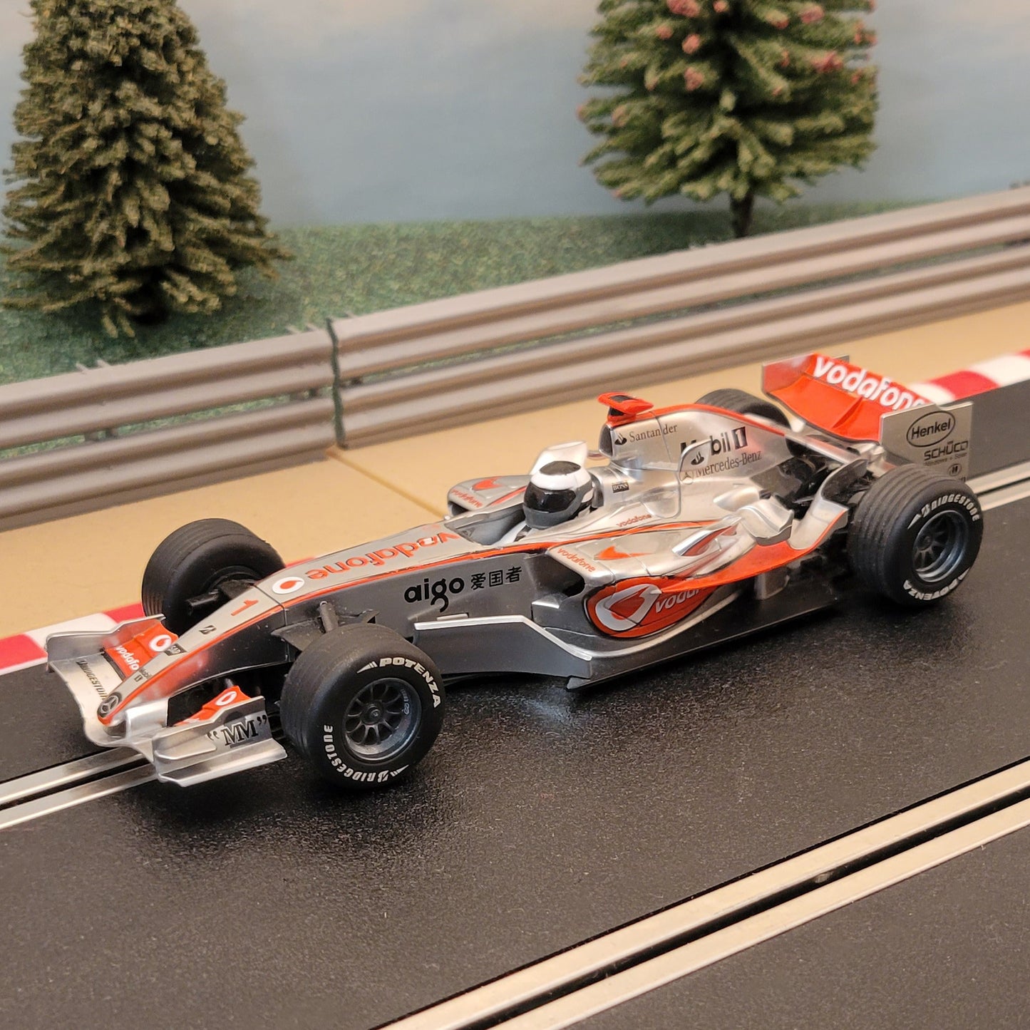 Scalextric 1:32 Digital Car - C2806D F1 Vodafone MP4-21 F Alonso #1 #MR
