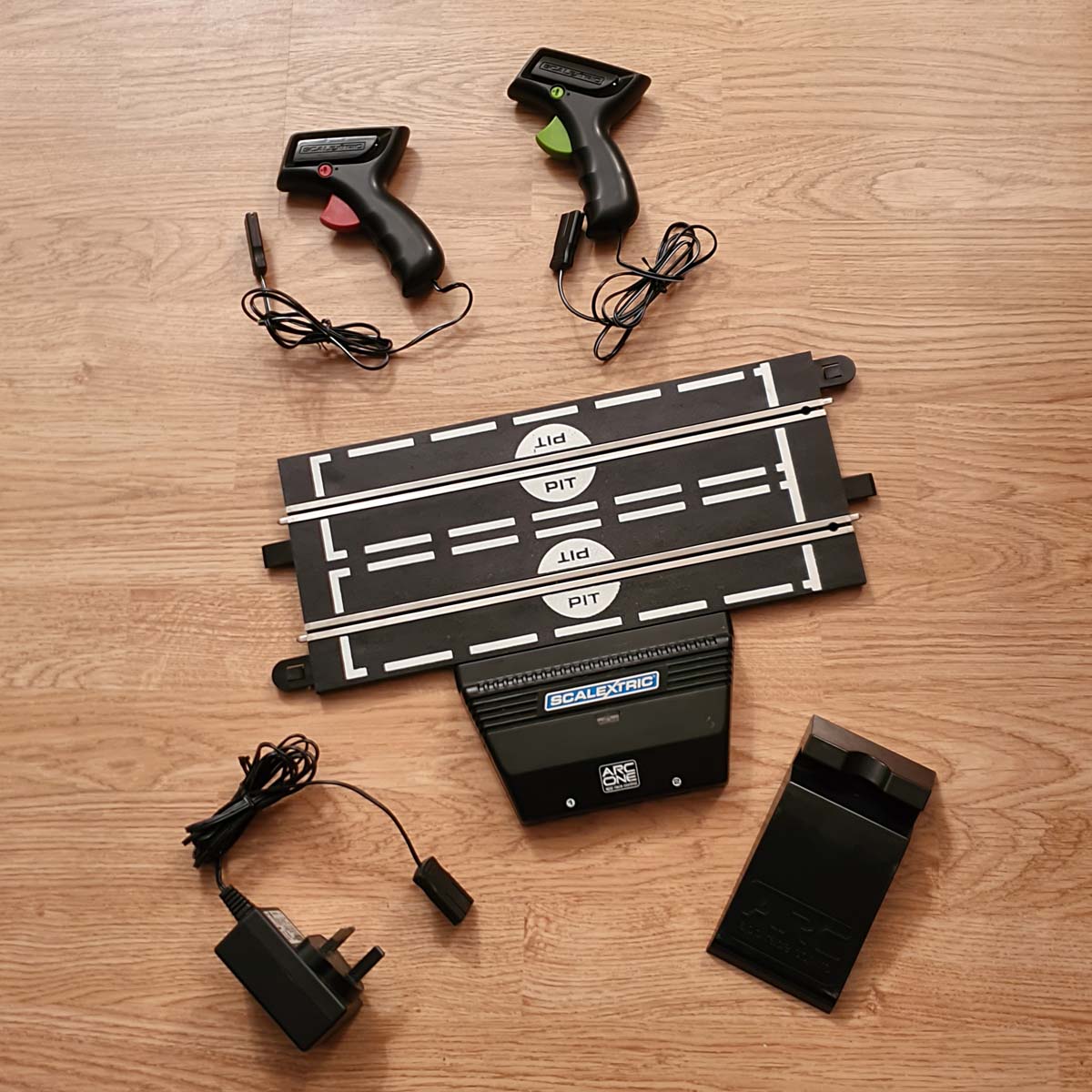 Scalextric Sport 1:32 Track - C8433 ARC One App Control + Stand