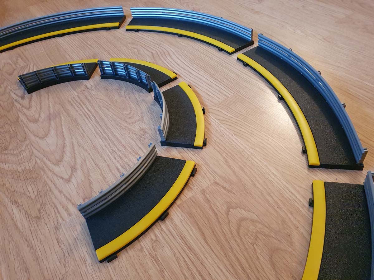 Scalextric Sport 1:32 Rad2 Black Yellow Borders Barriers 12 Outer 12 In 4 Lead