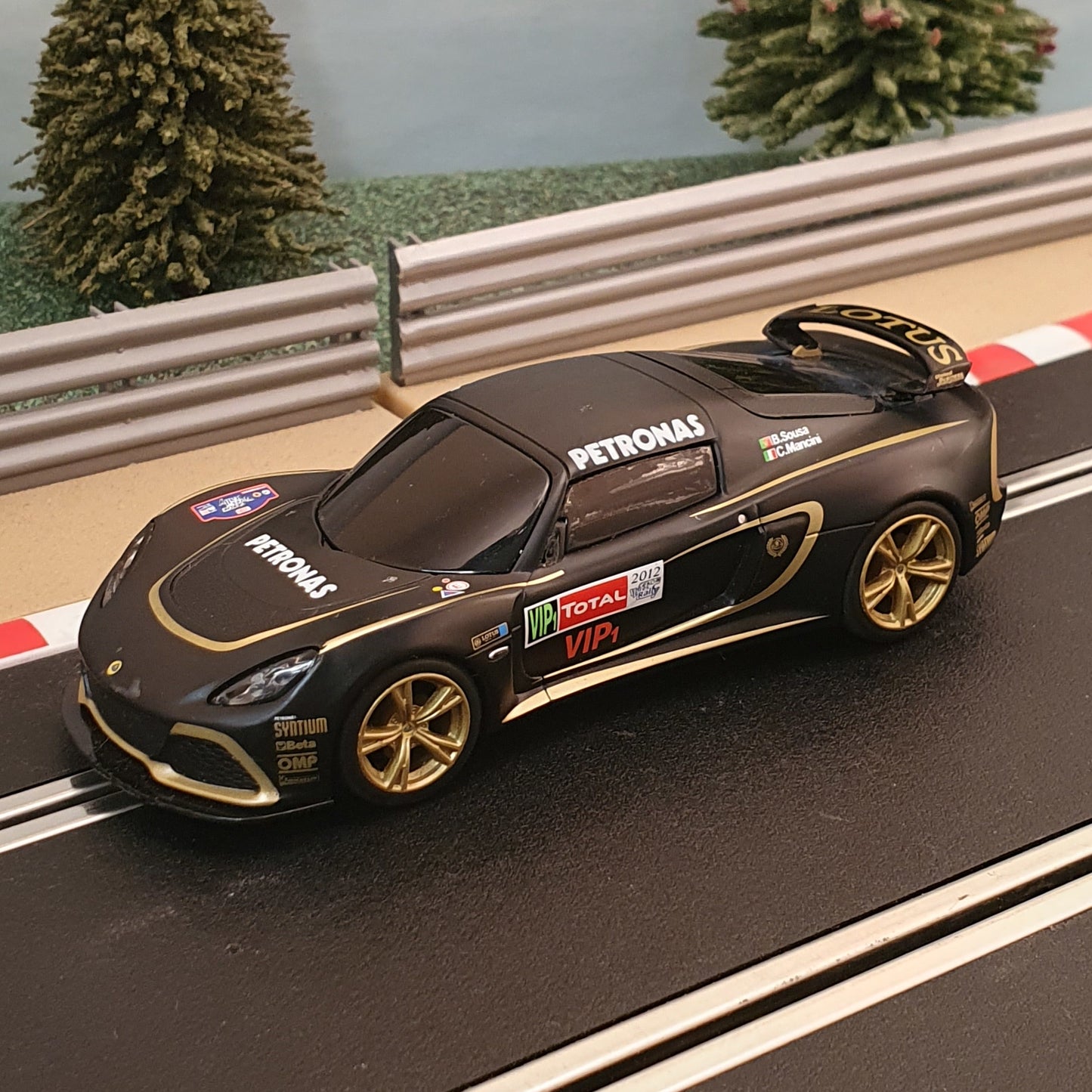 Coche Scalextric 1:32 - C3521 Black Lotus Exige Sousa