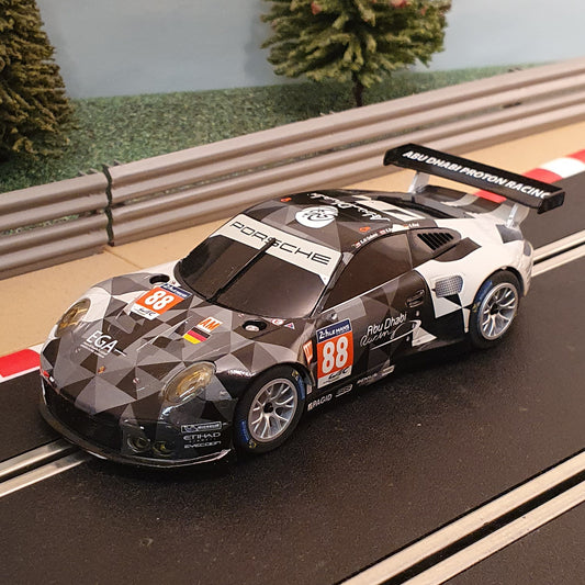 Scalextric 1:32 Car - Porsche 911 RSR Le Mans #88 *LIGHTS* #Q