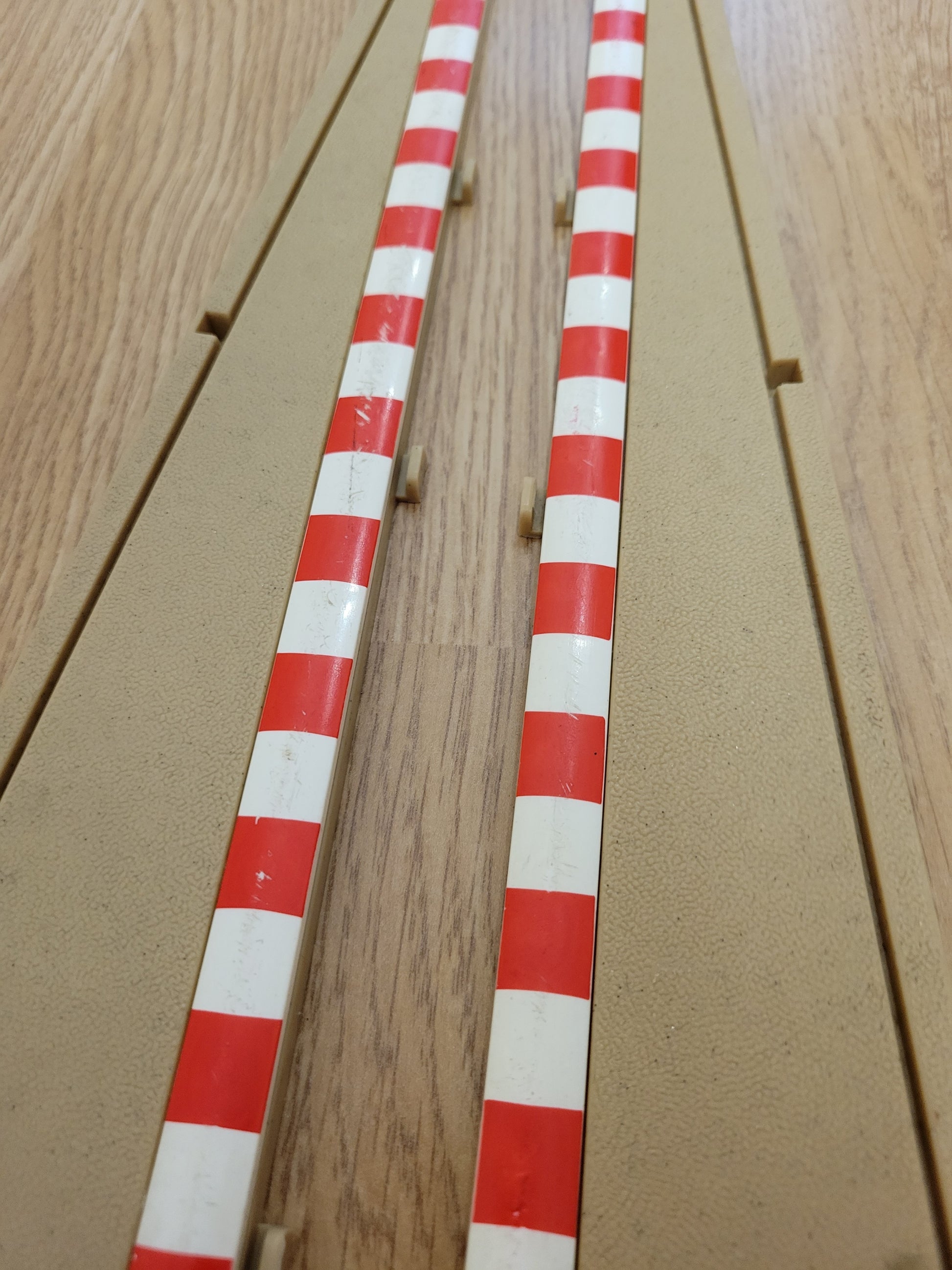 Scalextric Classic 1:32 Borders Barriers L7989 4 Standard Curves 2 Lead In #A