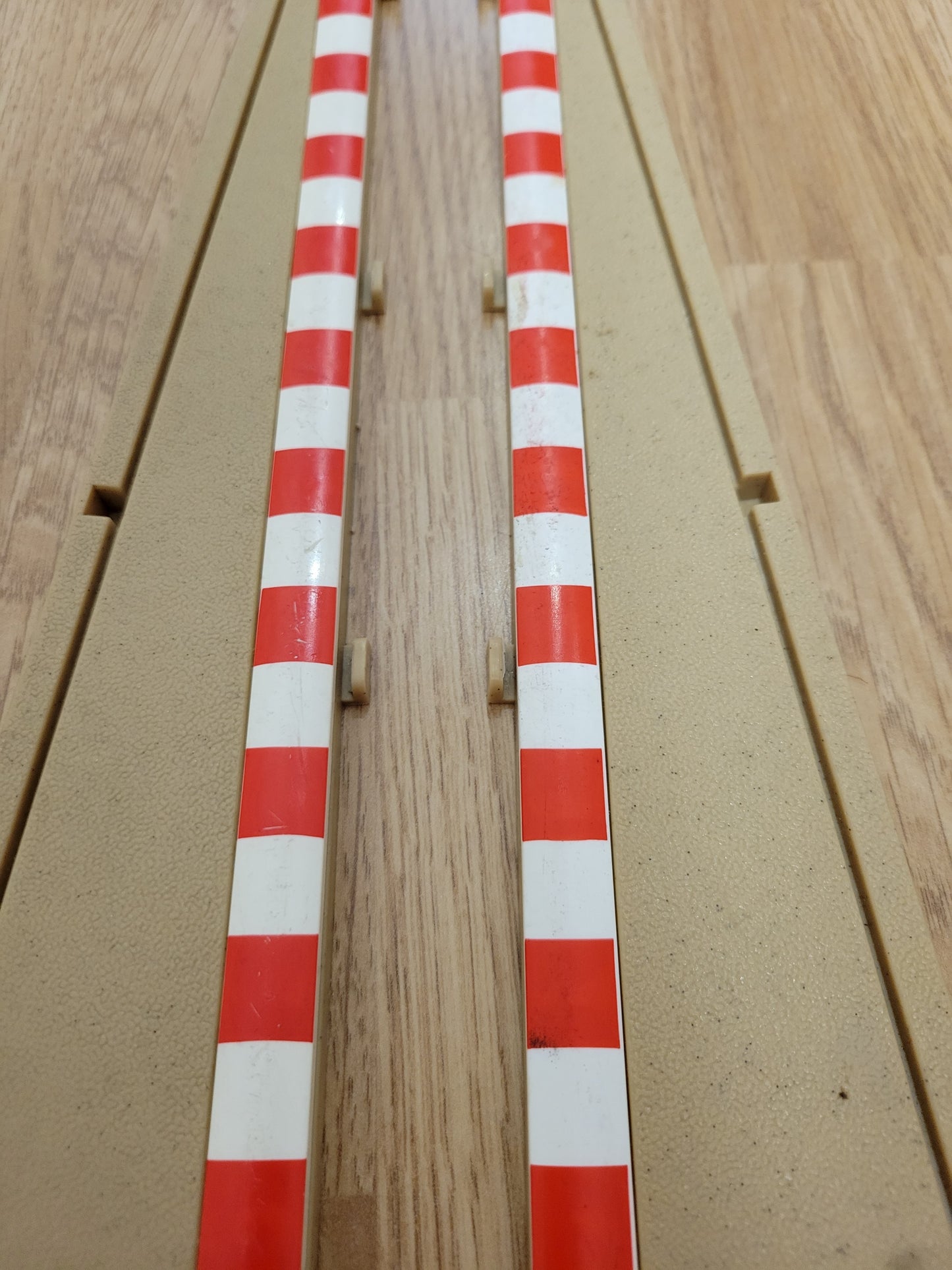 Scalextric Classic 1:32 Borders Barriers L7989 4 Standard Curves 2 Lead In #A