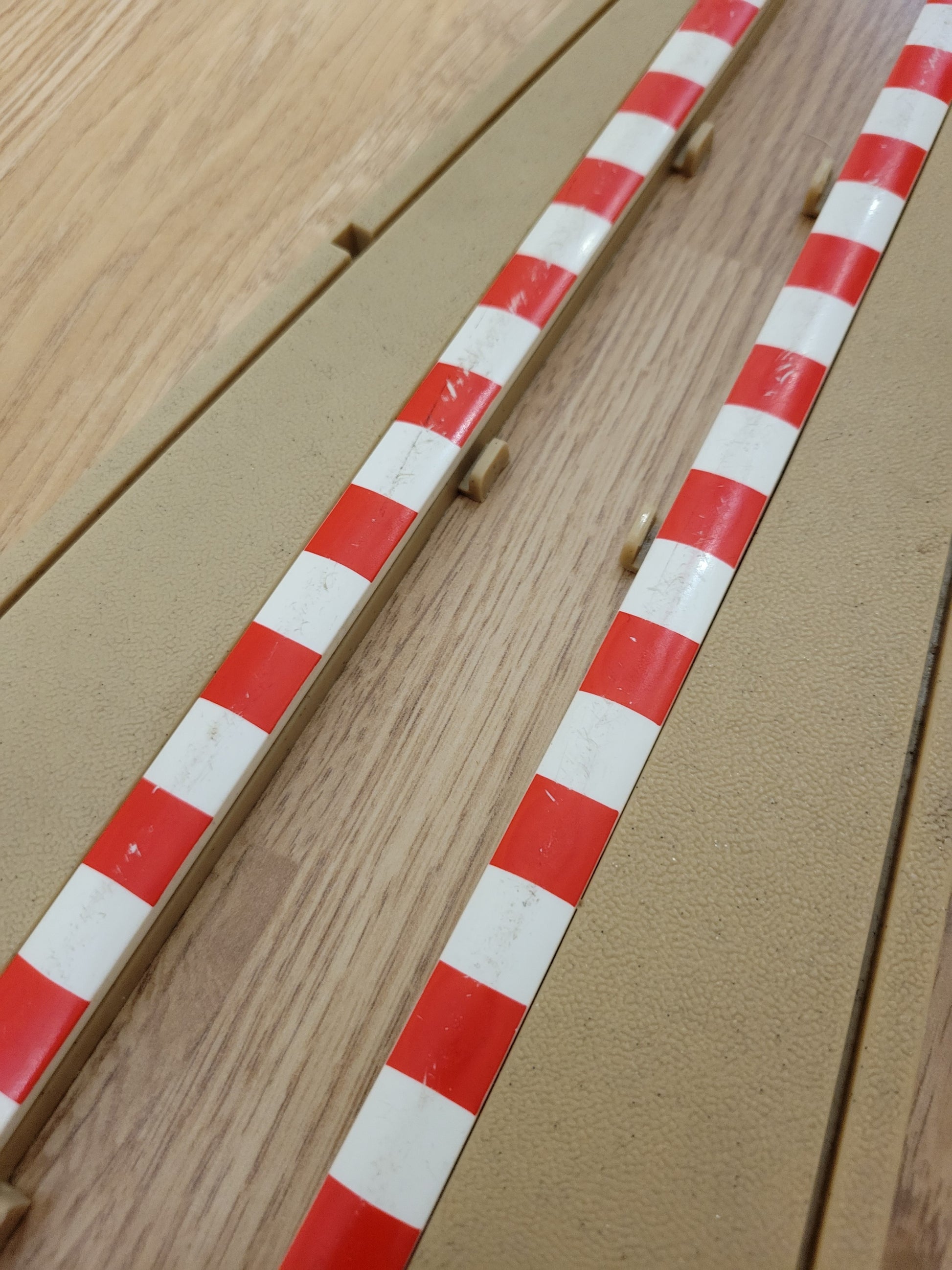 Scalextric Classic 1:32 Borders Barriers L7989 4 Standard Curves 2 Lead In #A