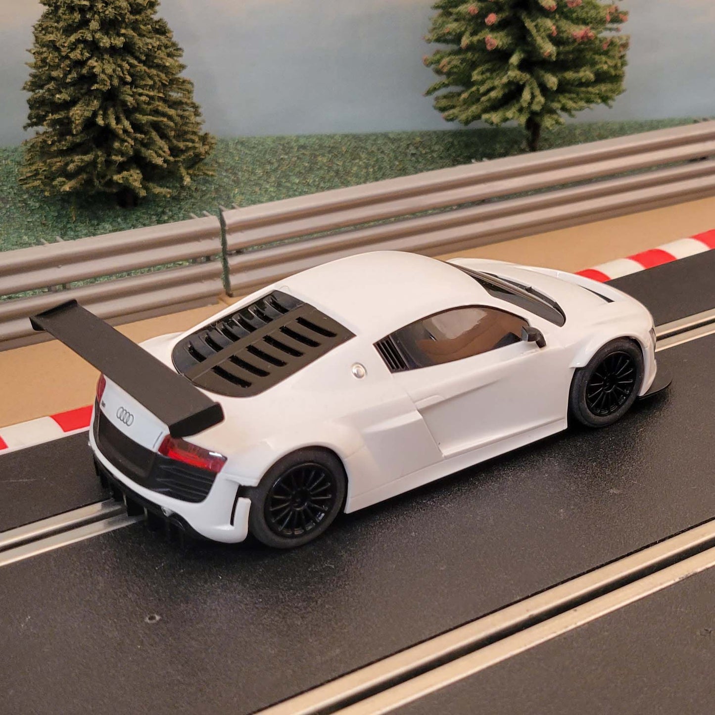 Scalextric 1:32 Car - White Audi R8 GT3 #Q