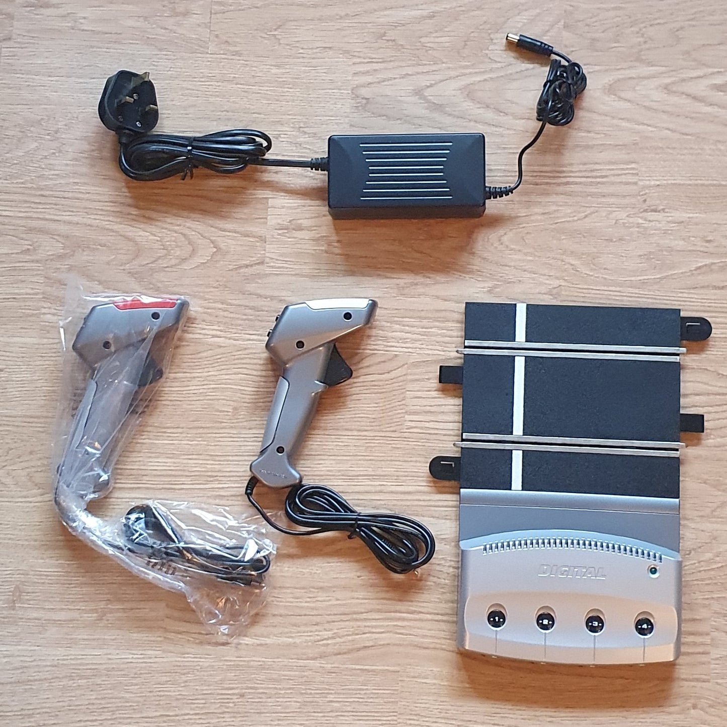 Scalextric Digital Conversion Kit - PowerBase C4PBD P9300 Throttles x 2 NEW