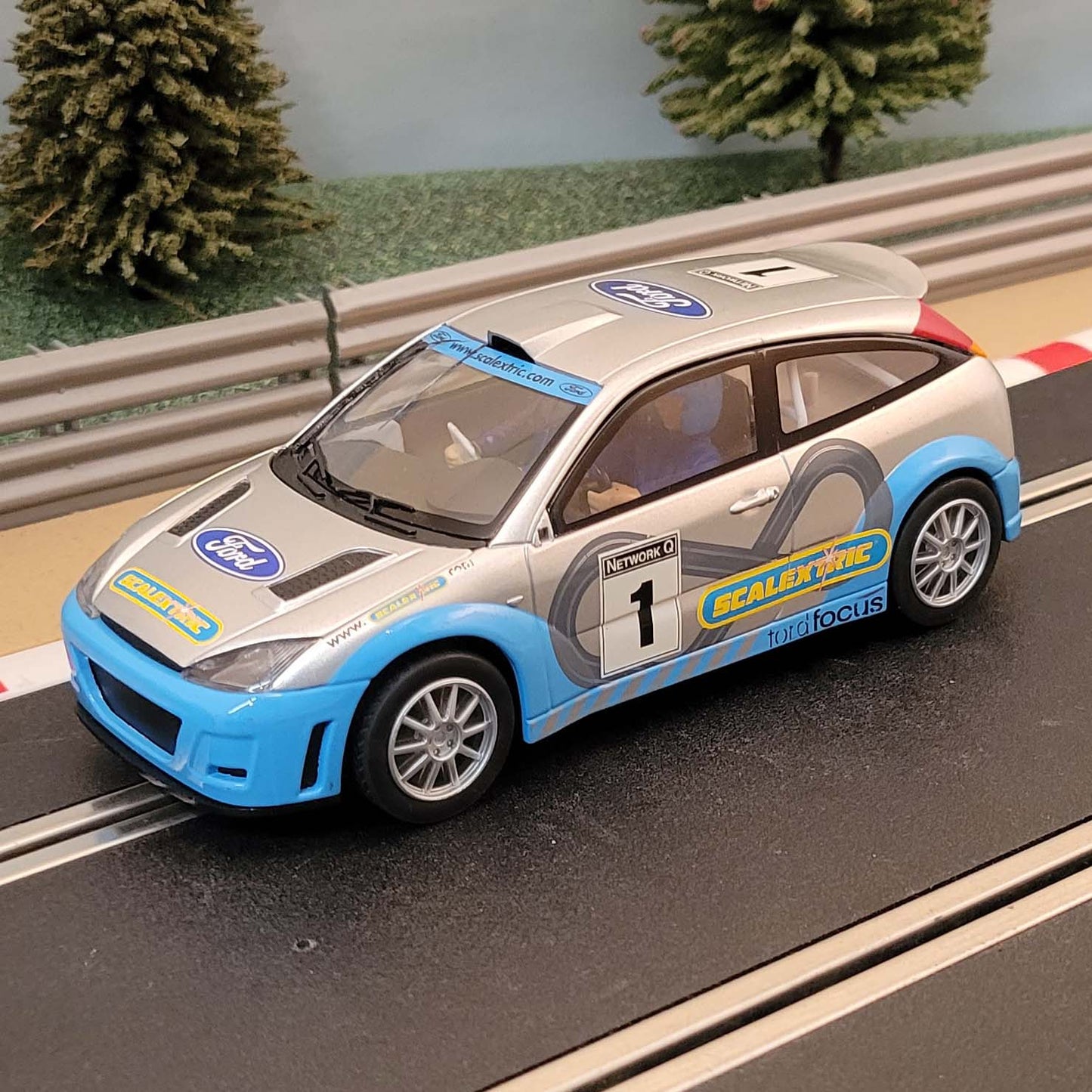 Coche Scalextric 1:32 - Ford Focus Rally WRC azul y plateado #1 #Q