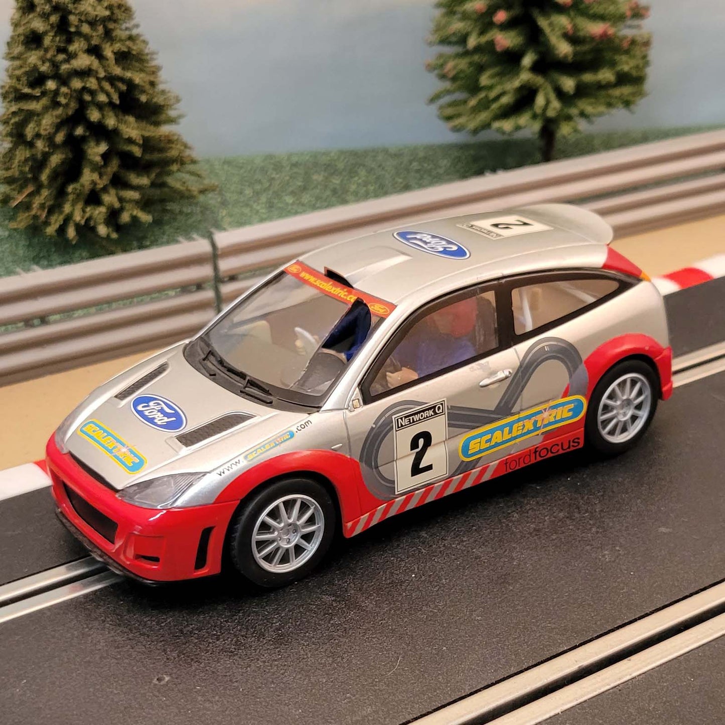 Coche Scalextric 1:32 - Ford Focus Rally WRC rojo y plateado #2 #Q