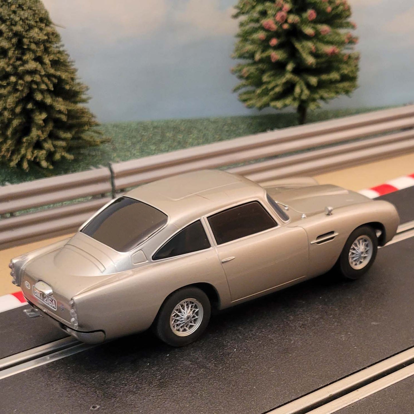 Scalextric 1:32 Car - James Bond 007 Aston Martin DB5 #Q