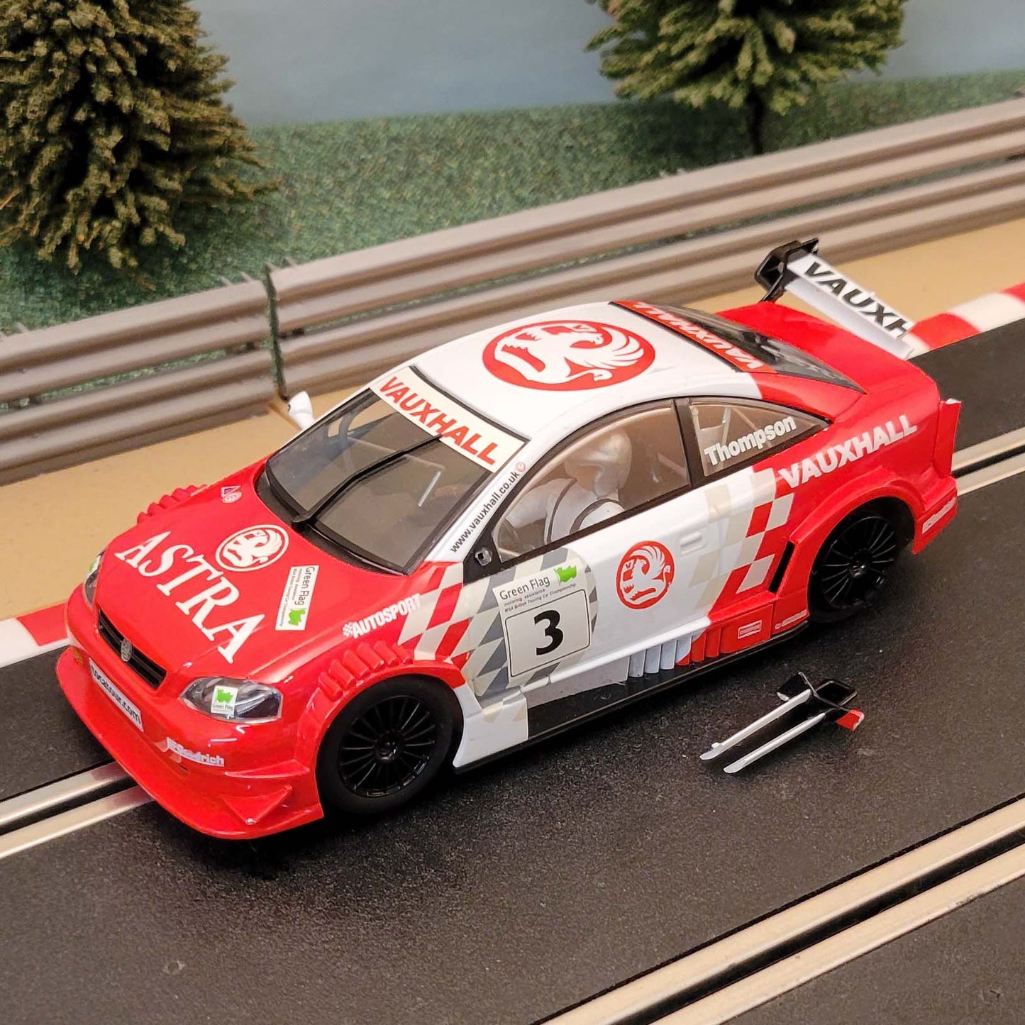 Scalextric 1:32 Car - C2528 Red / White DTM Opel V8 Coupe #3 *LIGHTS* #Q