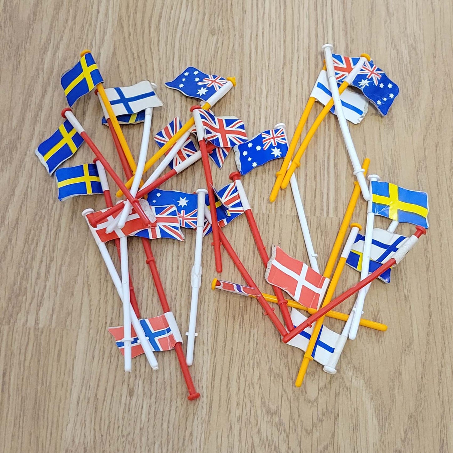 Scalextric Classic 1:32 Flagpoles With Flags x 25