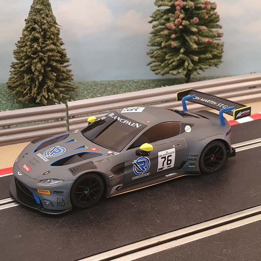 Scalextric 1:32 Car - Grey Aston Martin Vantage GT3 *LIGHTS* #76