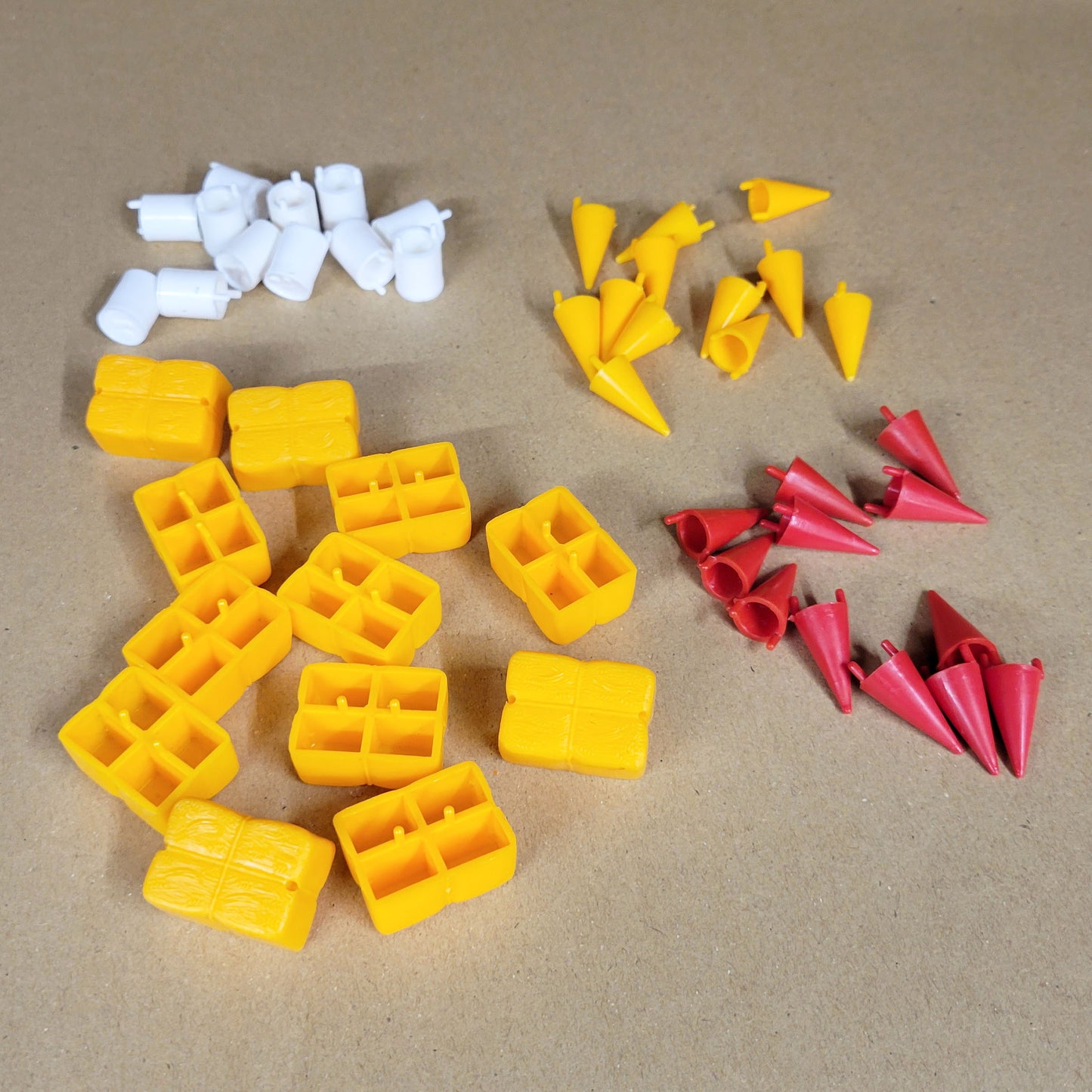 Scalextric 1:32 Obstacles - Hay Bales, Cones, Oil Drums A204 A205 A255 - 12 Of Each