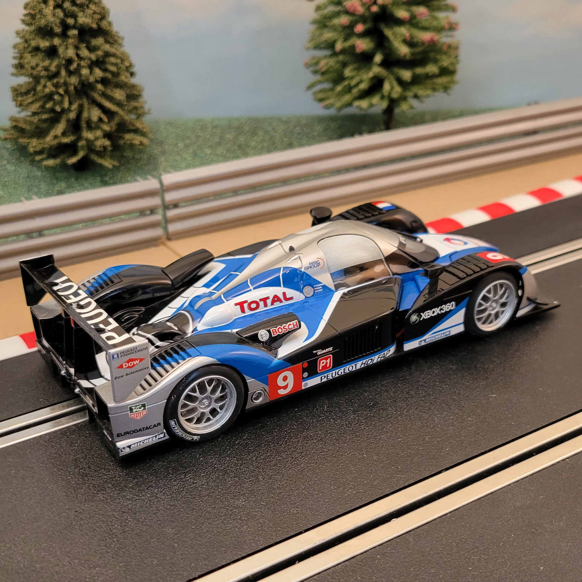 Scalextric 1:32 Car - C3011 Le Mans Peugeot 908 HDI FAP #9 *LIGHTS*